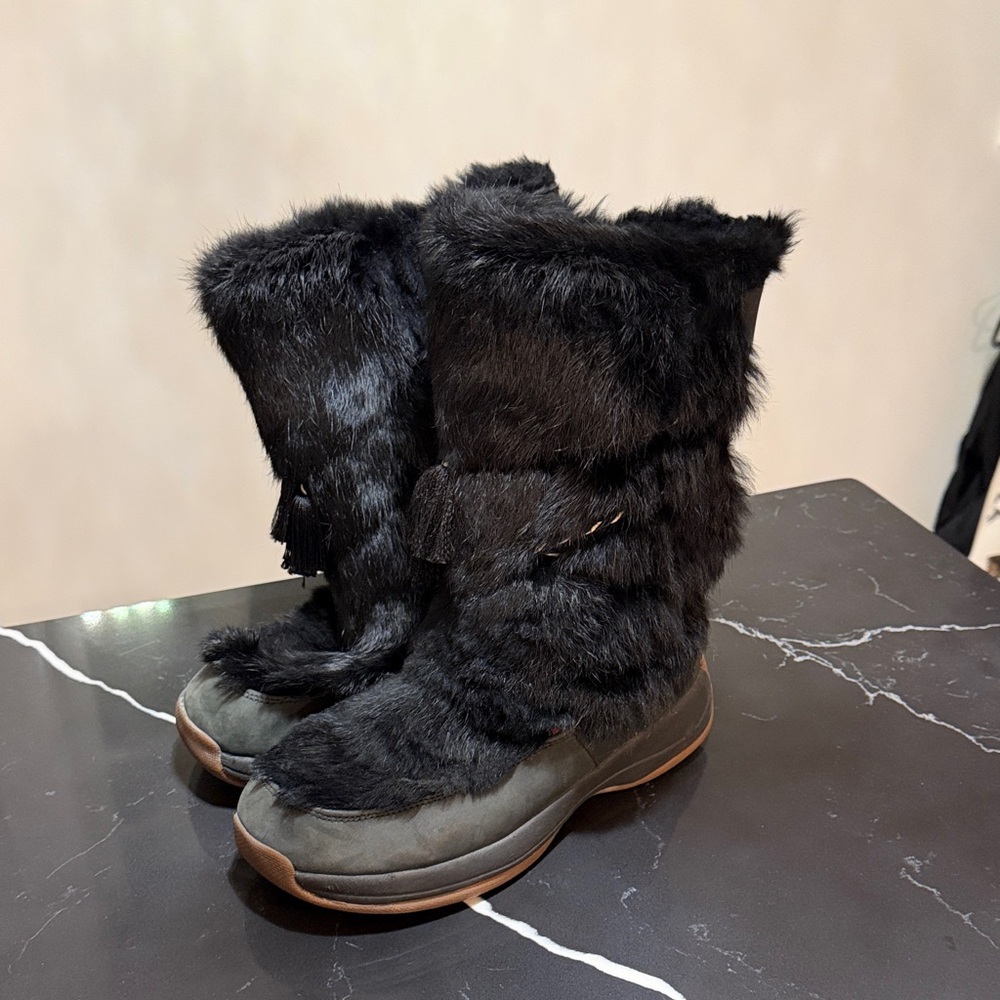 Black Fur ULU Women's Boots